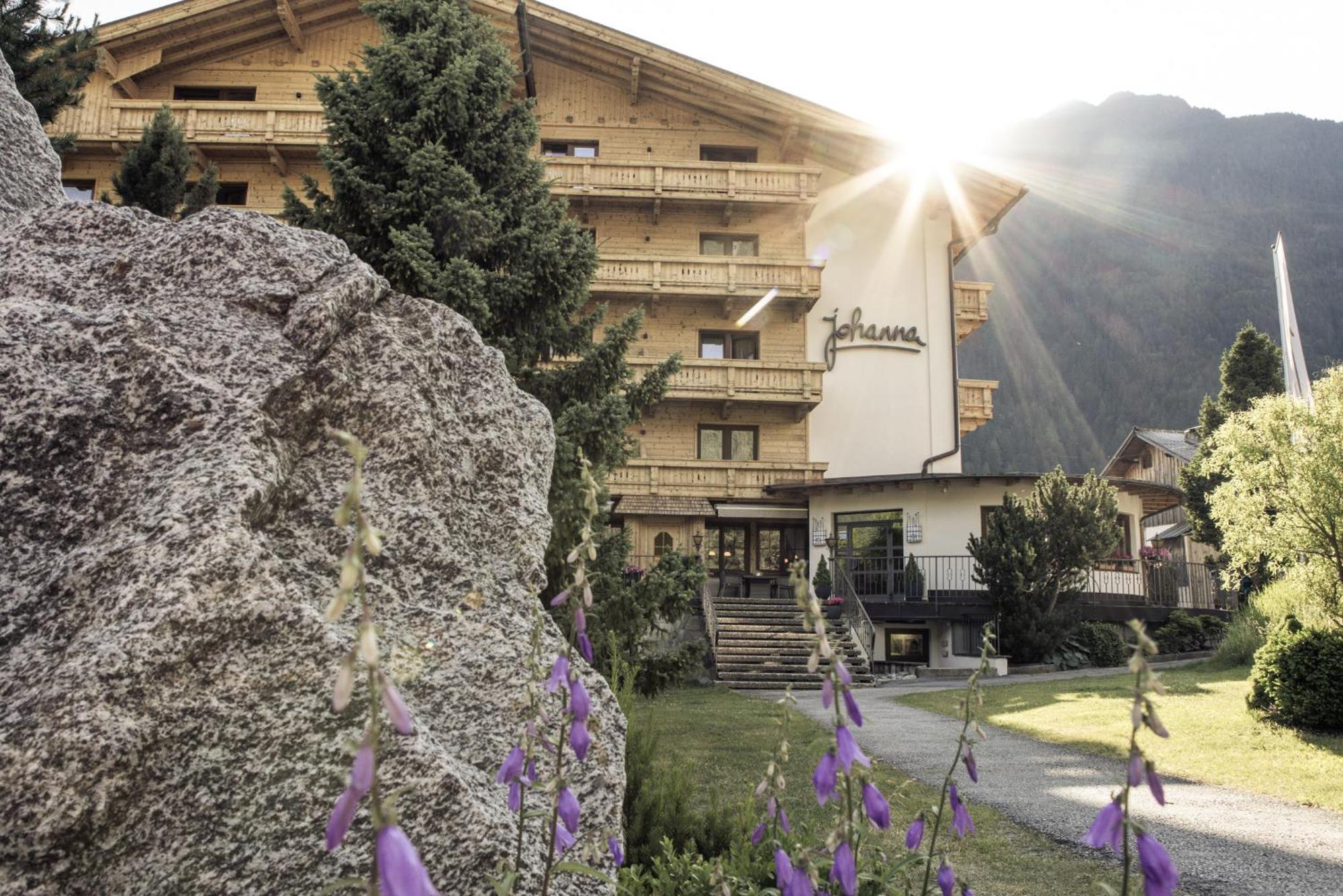 Hotel Johanna Mitten Im Oetztal امهاوسن المظهر الخارجي الصورة
